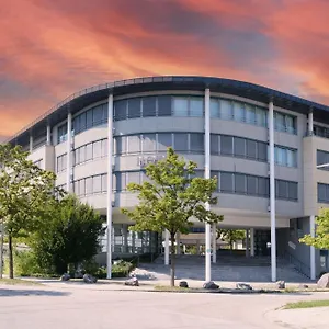 Отель Four Munich Neue Messe